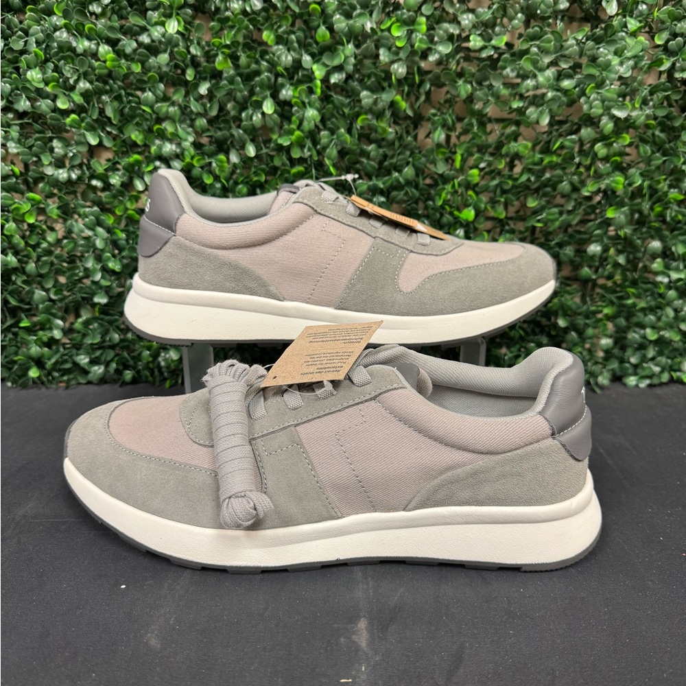 Toms TRVL LITE Retro Runner Sneaker - M10